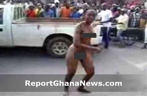 watch video lady goes mad then strips in public after her money ritual failed report ghana news