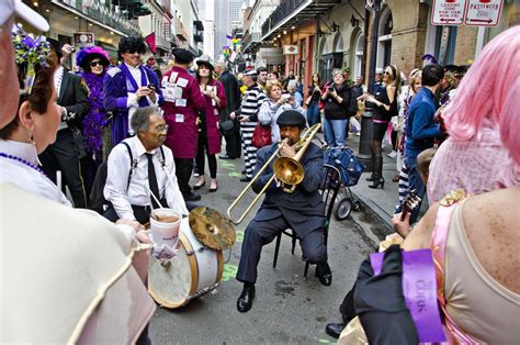 a beginners guide to mardi gras in new orleans