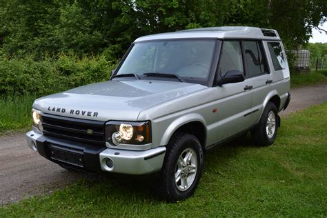 modern classics land rover discovery  modern classics