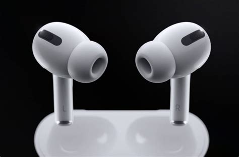 apple airpods  good bass  depth review bass head speakers