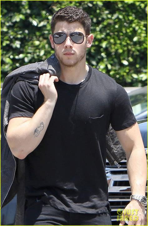 Nick Jonas Shows Off His Buff Arms In Hollywood Photo 3934165 Nick