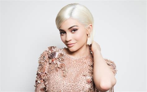 Blonde Kylie Jenner 2018 Wallpaper Hd Celebrities 4k Wallpapers