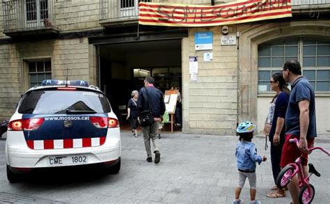 solo 163 colegios de los 1 300 visitados por los mossos están ocupados