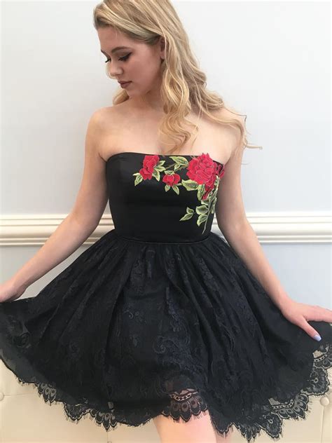 Special Strapless Black Lace Short Embroideried Homecoming