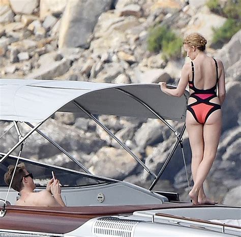 Kylie Minogue Flaunts Her Bum In Cut Out Swimsuit In Italy Daily Mail