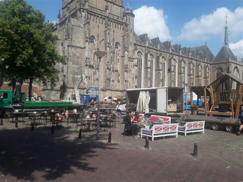 megazandbak verrijst op grote kerkhof  deventer foto adnl