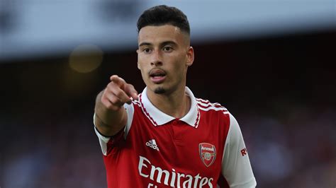 very happy gabriel martinelli desperate to extend arsenal contract