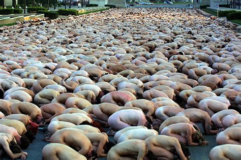spencer tunick s nude photographs