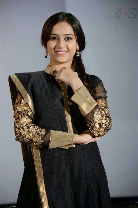 south actress sri divya latest photos from tamil movie