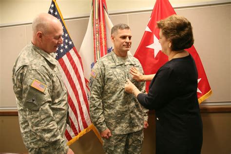 tradoc commander promotes new smdc leader article the united states