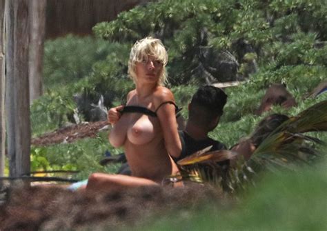Caroline Vreeland Topless 6 Photos Thefappening