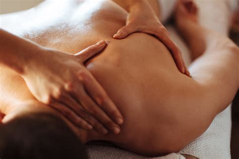 Lomi Lomi Massage Techniques Everything You Want To Know