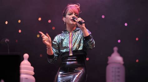 nsfw lily allen upskirt with no panties