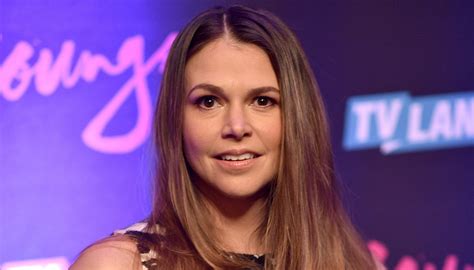 sutton foster joins ‘gilmore girls revival in unknown role gilmore