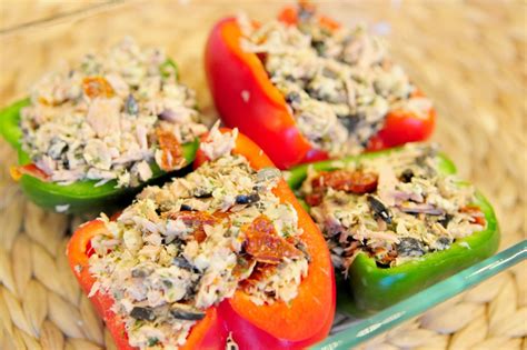 gevulde paprika uit de oven met tonijn voedzaam snel recept gevulde paprikas recepten