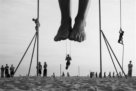 forced perspective photography turns ordinary beach into giant land