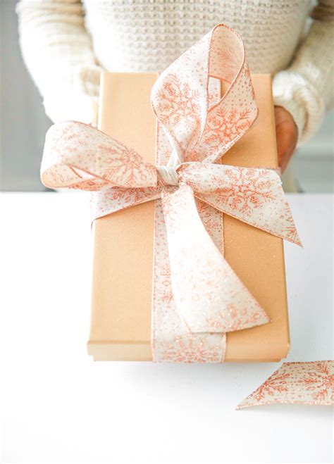 create beautifully wrapped gifts style
