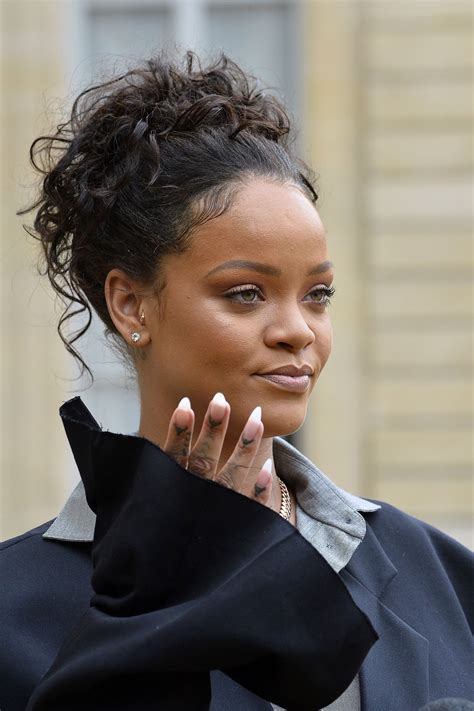 rihanna s cornrows have people ready to embrace their big foreheads