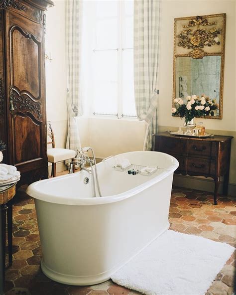 french country style bathroom