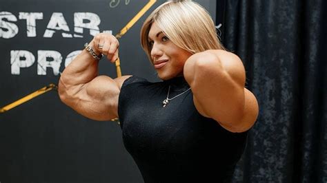 Flexing 19 1 Inches 48 5 Cm Female Biceps Nataliya Kuznetsova 💪 Big