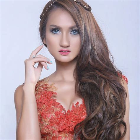 Foto Foto Hot Tengku Dewi Putri Beredar Tanpa Sensor Artis Seksi