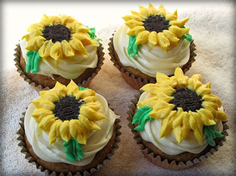 sugarcoated sunflower cupcakes