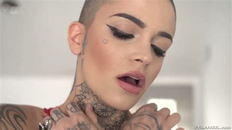 Tattooed Skinhead Leigh Raven Gets Her Throat And Pussy Rammed Anysex