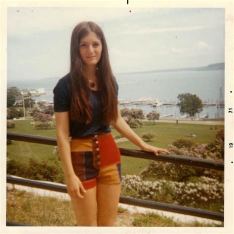 43 Cool Pics Of Teenage Girls That Defined Young Fashion Of The 1970s