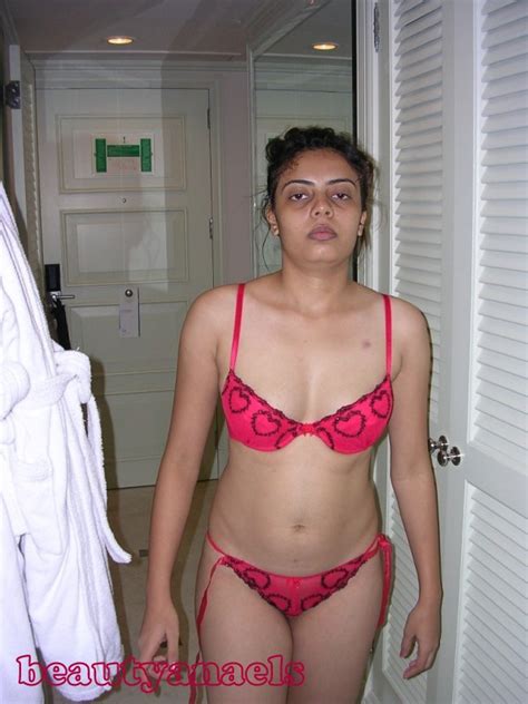 Desi Chudai Chennai House Wife Aunty Hot In Sexy Bikini