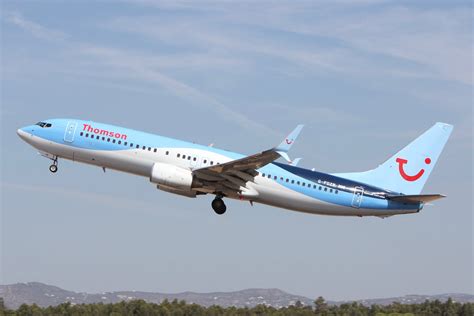 flyingphotos magazine news uks thomson airways rebranded  tui airways