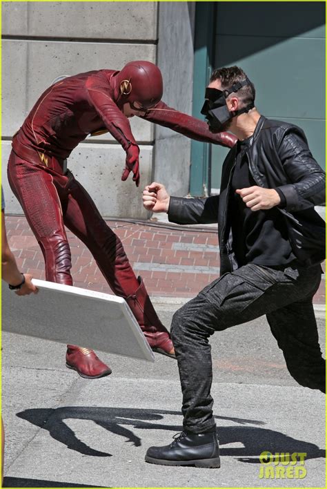 grant gustin suits up on the flash set in vancouver photo 4116052