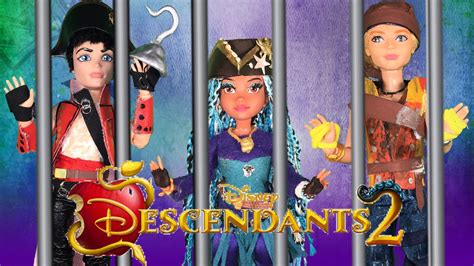 uma harry and gil esapes from prison with the help of maleficent disney descendants 2 doll