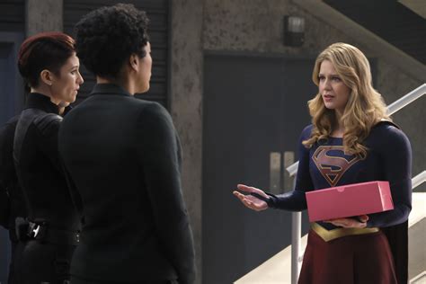 supergirl kara has a big problem in new photos from season 4 episode 17 all about eve