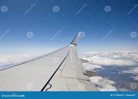 de vleugel van het vliegtuig stock foto image  vervoerder avontuur