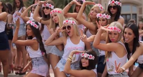 total sorority move every white girl problem you ll experience at musical festivals
