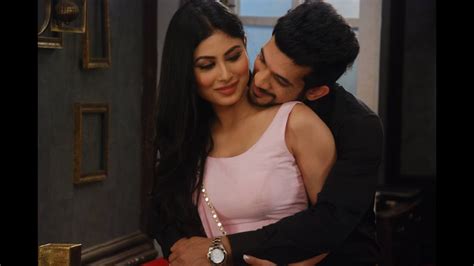 Mouny Roy Hot Romantic Scene Nagin Serial With Arjun Bijlani Youtube