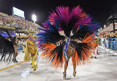 Brésil Rio Le Carnaval Enflamme Le Sambodrome 24 Heures