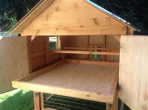 chicken coop easy  clean pull  drawer cleaningthechickencoop small chicken coops