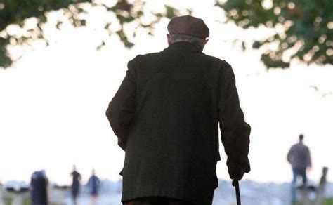 más de 60 000 ancianos viven sólos en málaga el 70 mujeres diario sur