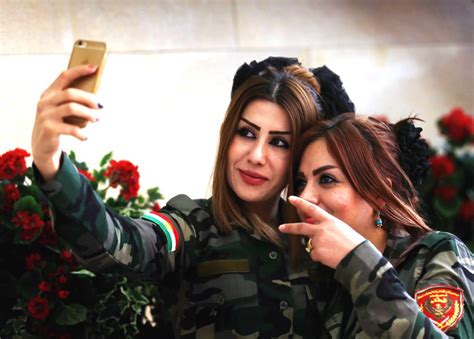 beautiful army girls selfie time