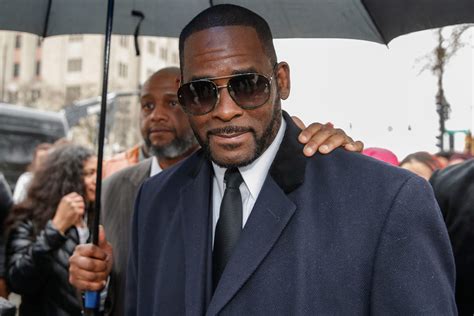R Kelly Accused Of Having Sex With Minor In Latest Federal Charges