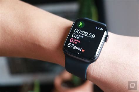 apple  se review  excellent starter smartwatch engadget