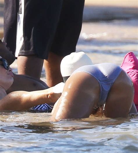 jessica alba ass in bikini beach tits ass nipples