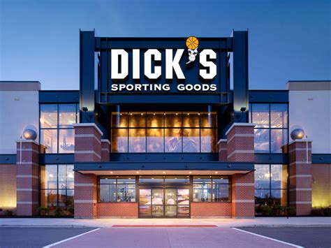 dicks sporting goods  day grand opening  shoppes   summit