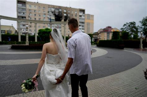 Carpe Diem In Ukraine War Turning Love Into Marriages The Morning Sun