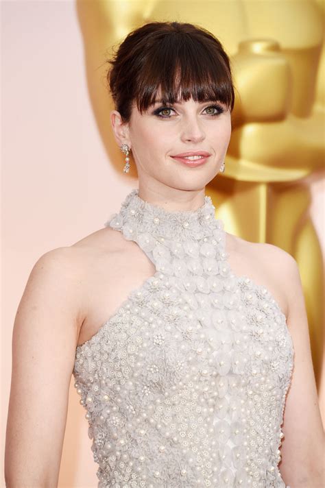 Felicity Jones Every Celebrity Hair And Makeup Look From