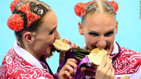 Here’s Why Olympic Athletes Bite Their Medals While Posing