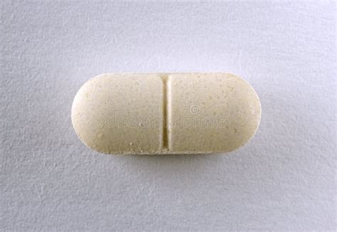 einzelne tablette stockbild bild von behandlung vitamin