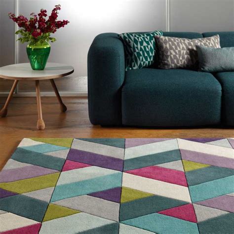 tapis moderne multicolore avec motifs chevrons en laine