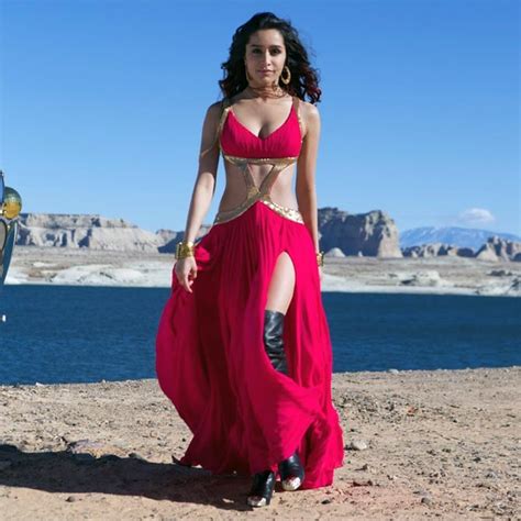 shraddha kapoor bikini oops moments hd pictures